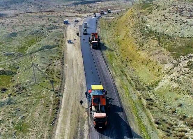 Giləzi-Xızı avtomobil yolunun Giləzi qəsəbəsindən keçən hissəsinin əsaslı təmiri davam edir (FOTO=18)