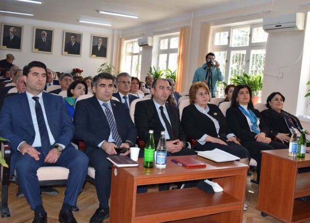 <p>Ulu Öndər Heydər Əliyevin 100 illik yubileyinə həsr olunmuş “Biomüxtəliflik və bioresurslar” mövzusunda elmi seminar keçirildi (FOTO=24)<br />
 </p>