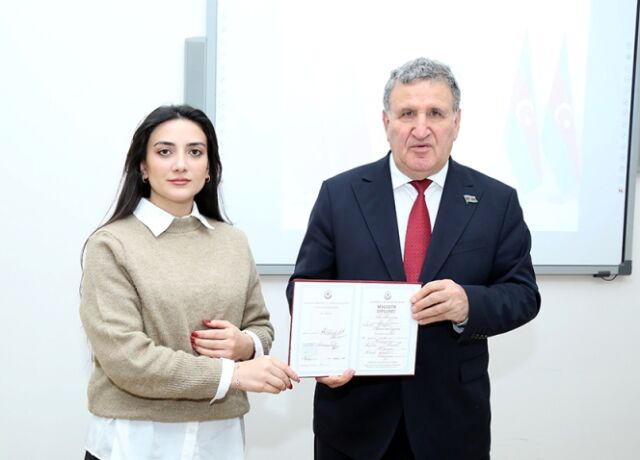 <p>AMEA-nın magistrlərinə diplomları təqdim olunub (FOTO=7)</p>

<p> </p>