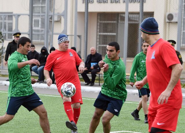 <p>Məhbuslarla futbol veteranları arasında yoldaşlıq oyunu keçirilib- Dilavər Nəcəfov (FOTO=43)</p>