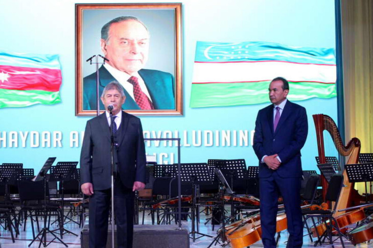 <p>Özbəkistanda Ulu Öndər Heydər Əliyevin 100 illiyi ilə bağlı böyük konsert keçirilib.</p>