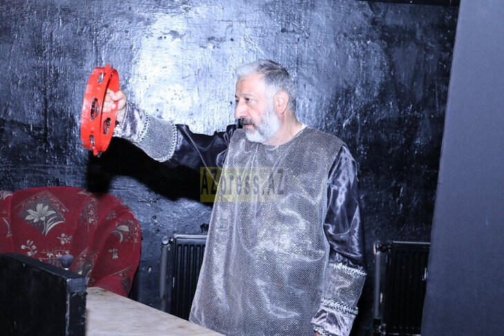 <p>AĞADDİN BABAYEV: Lənkəran teatrında Avstriya dramaturqunun monotamaşası hazırlanır (FOTO=9)</p>