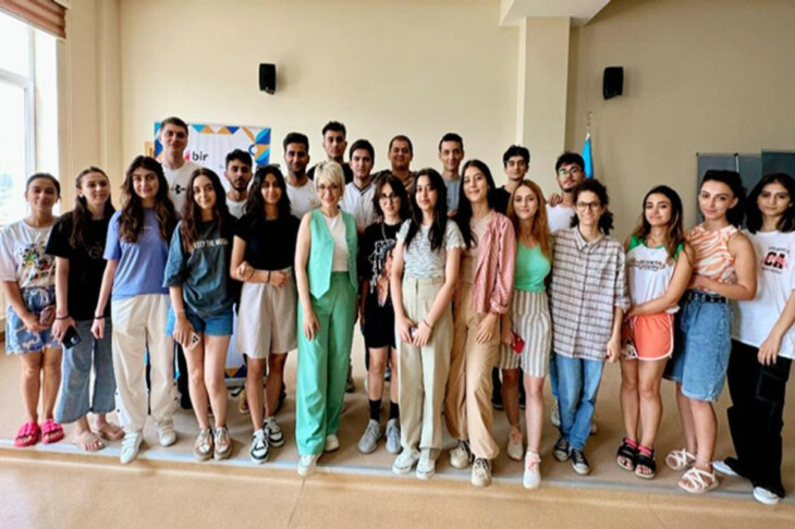 <p>Vüsalə Məmmədova: “StudentFest 2023” tələbə düşərgəsində qazandığım təcrübəmdən danışdım</p>