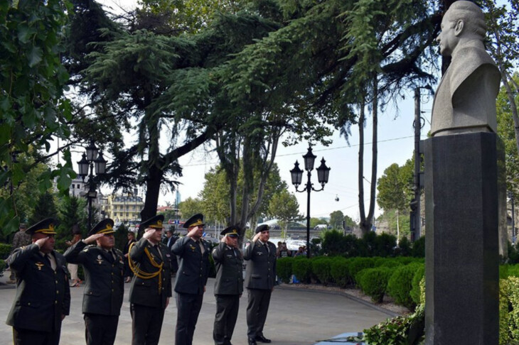 <p>Müdafiə Nazirliyinin bir qrup nümayəndə heyəti Gürcüstanda səfərdə olub</p>