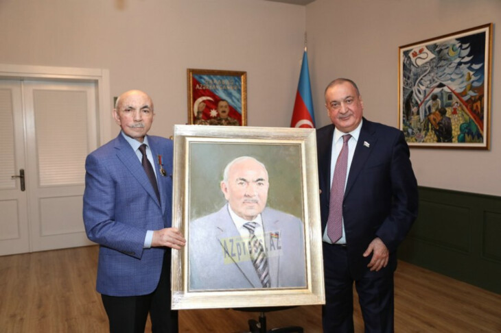 <p>Rüstəm ismayılov: Tahir Süleymanovun 75 illik yubileyinə həsr olunmuş iclas keçirilib (FOTO=14)</p>