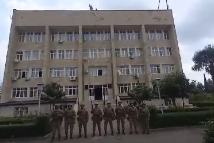 <p>Ağdərənin mərkəzində Azərbaycan bayrağı qaldırıldı (VİDEO)</p> 