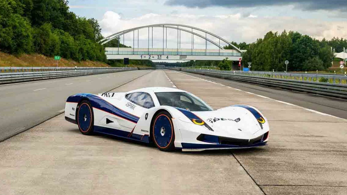 Beautiful tea cups to make you that matcha